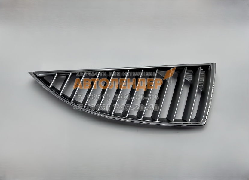 Решетка радиатора правая с хромированной рамкой Mitsubishi